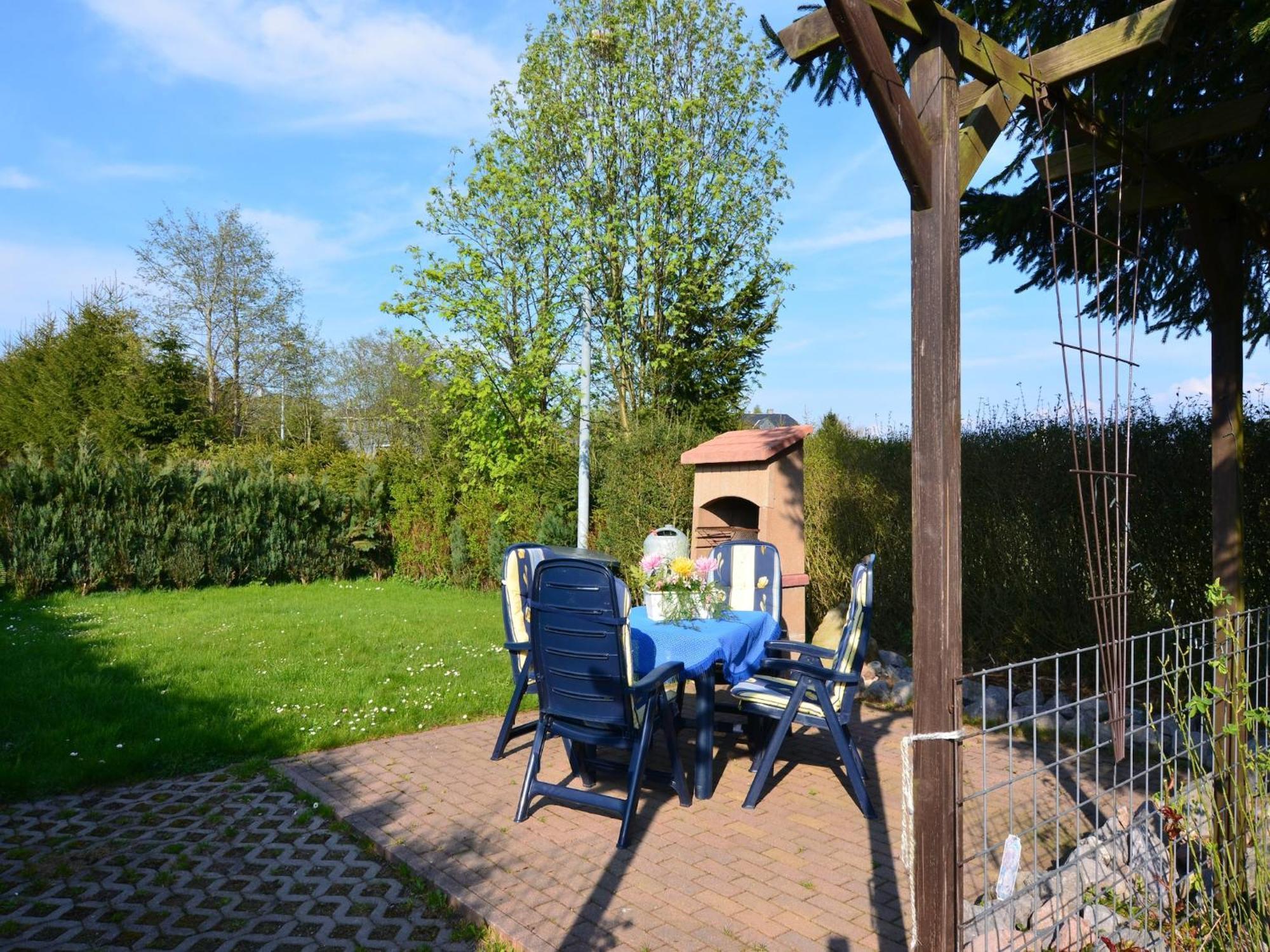 Holiday Home With Garden Neustadt am Rennsteig Exterior photo