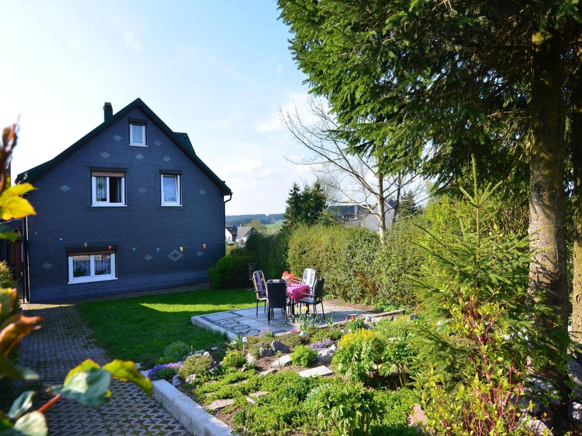Holiday Home With Garden Neustadt am Rennsteig Exterior photo